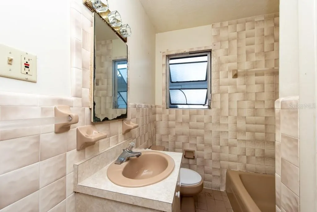 Bathroom before renovation