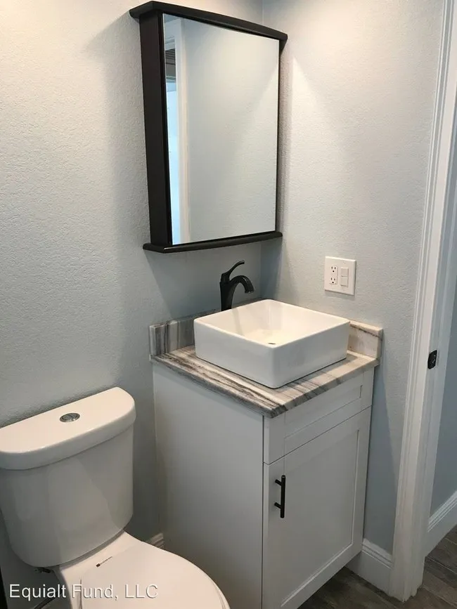 Unit bathroom