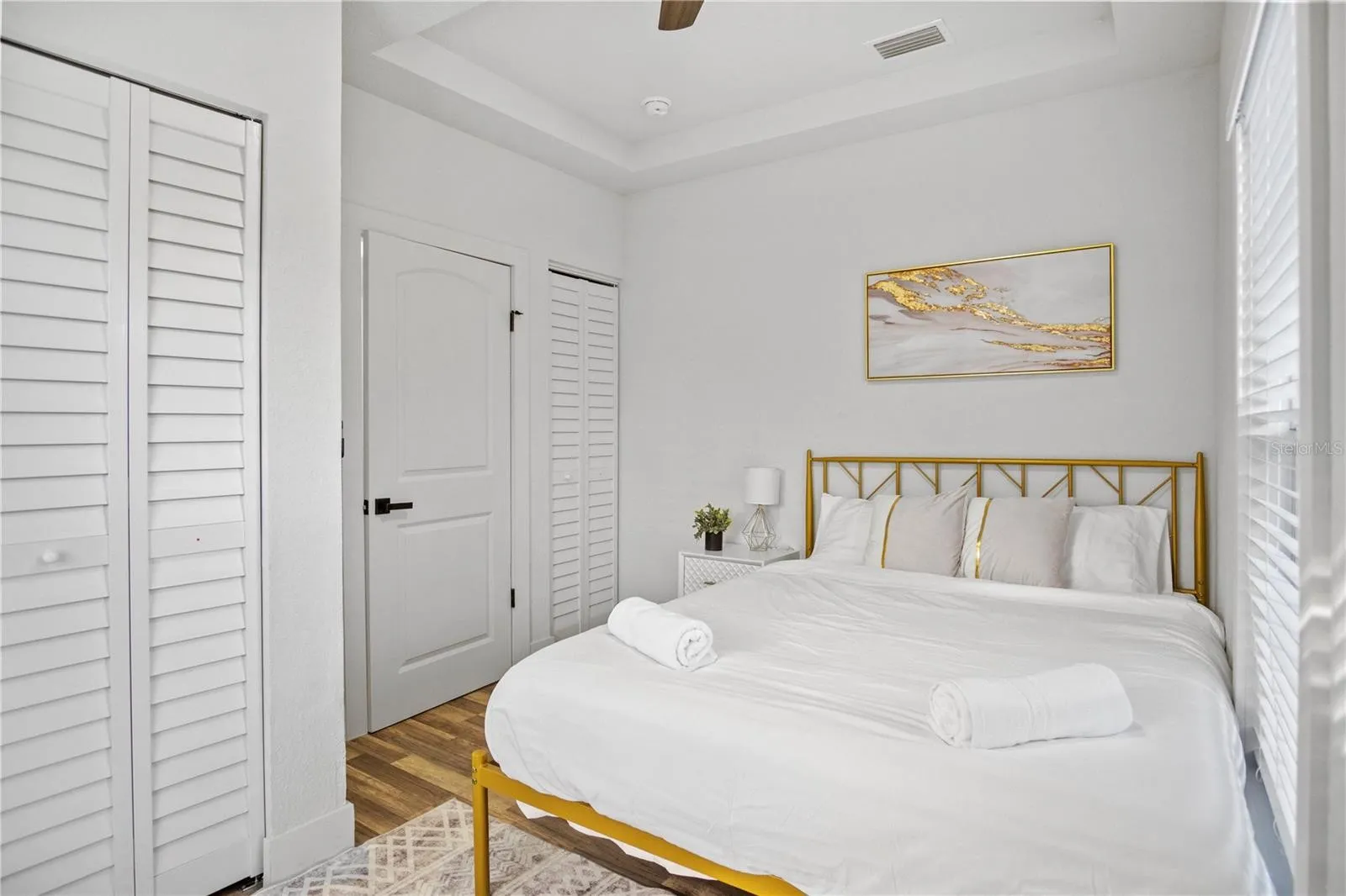 Guest bedroom with modern decor